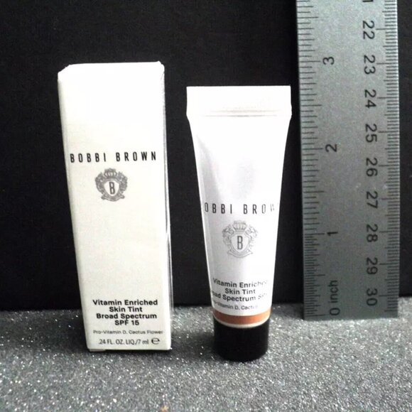 Bobbi Brown Vitamin Enriched Skin Tint Golden .24 fl. oz. Travel Size SPF 15 - Picture 1 of 4